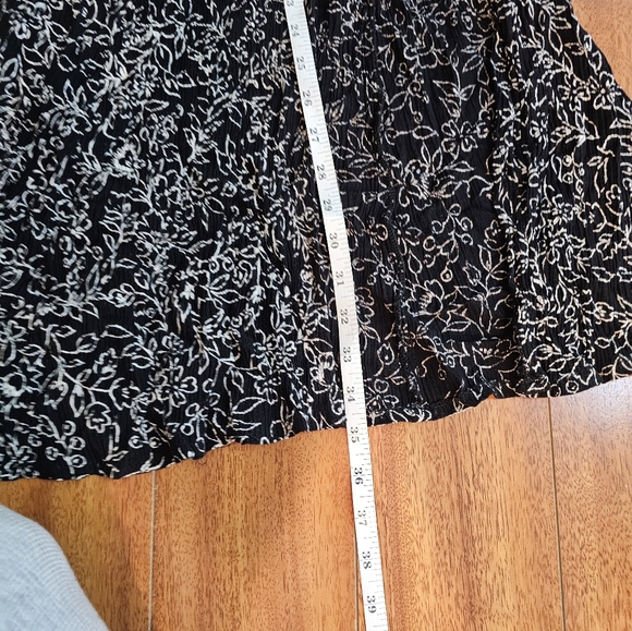 VTG TIME Fashion Black Floral Skirt with Bamboo Button Detail Size M - Picture 9 of 11